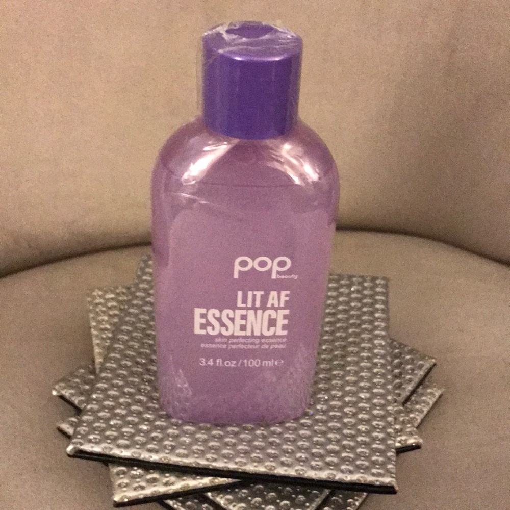 Pop beauty Lit AF Essence skin perfecting